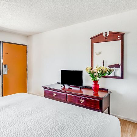 Oyo Hotel Groesbeck Экстерьер фото