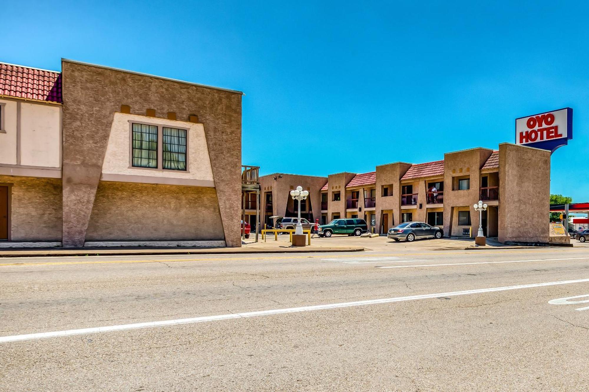Oyo Hotel Groesbeck Экстерьер фото