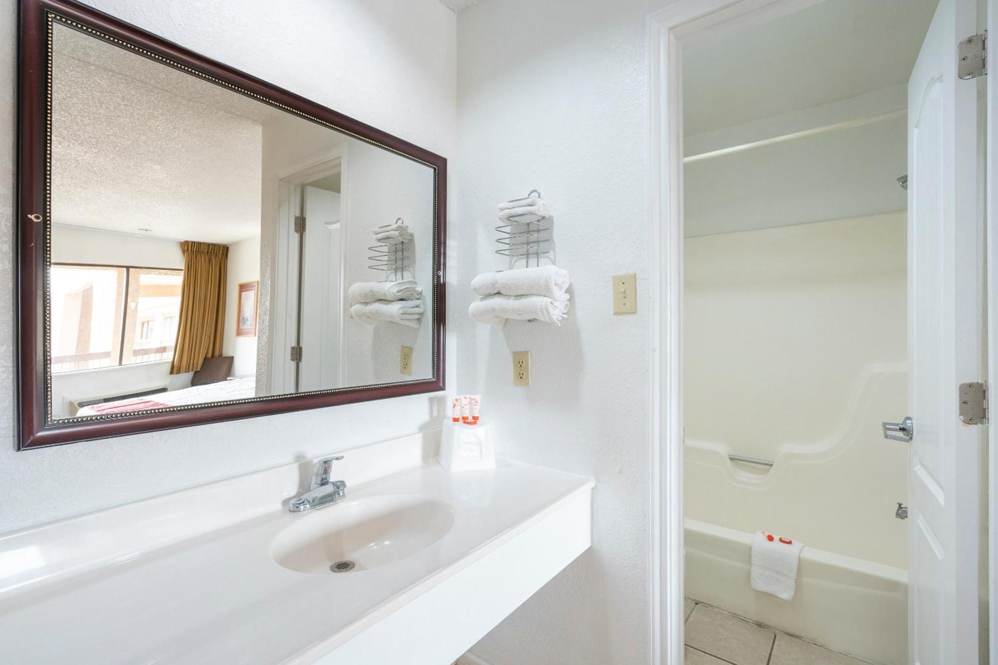 Oyo Hotel Groesbeck Экстерьер фото