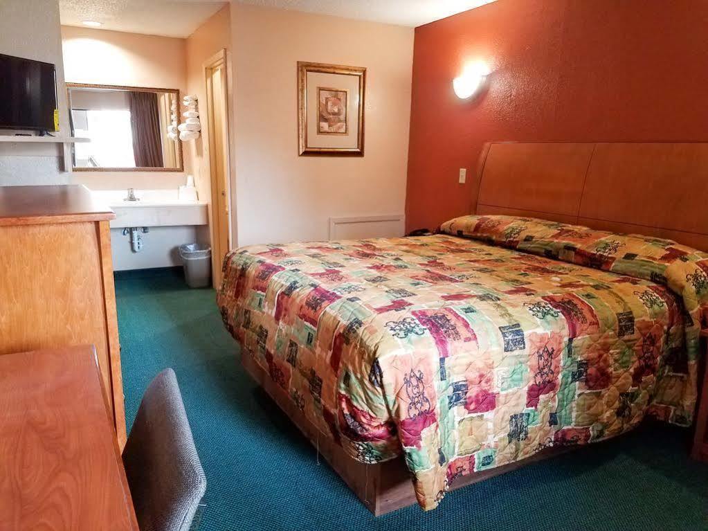 Oyo Hotel Groesbeck Экстерьер фото