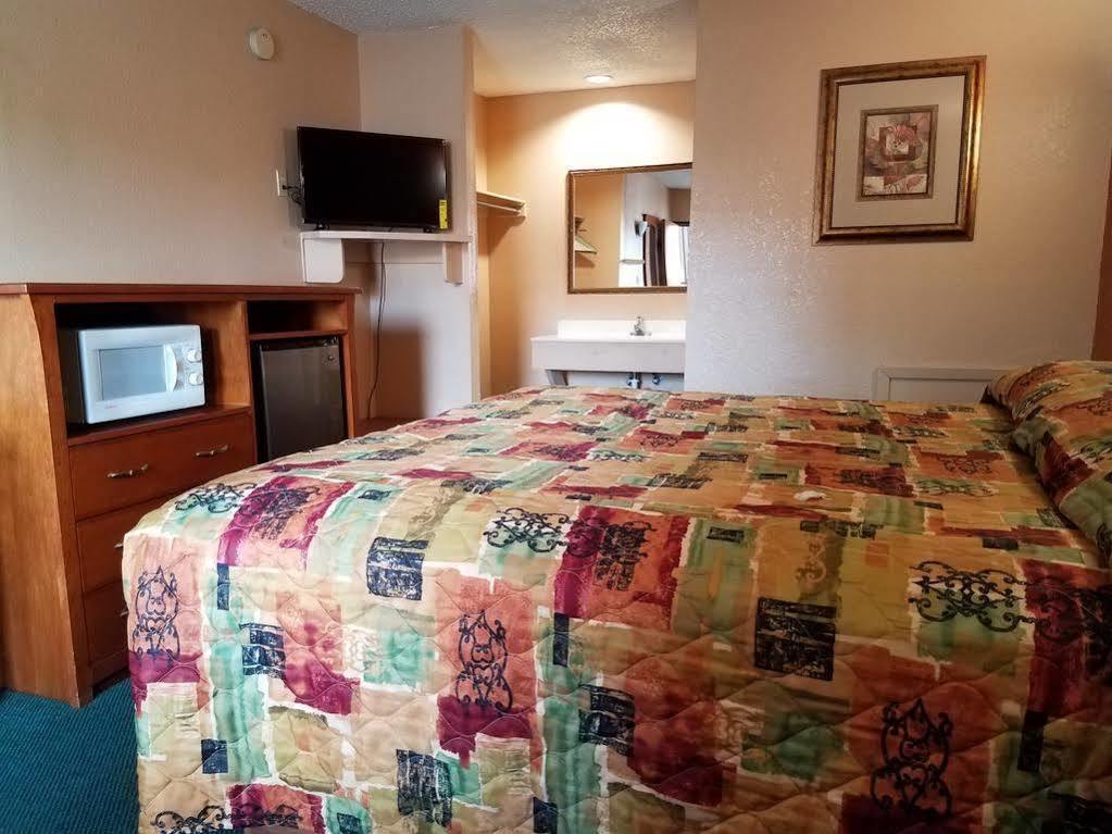 Oyo Hotel Groesbeck Экстерьер фото