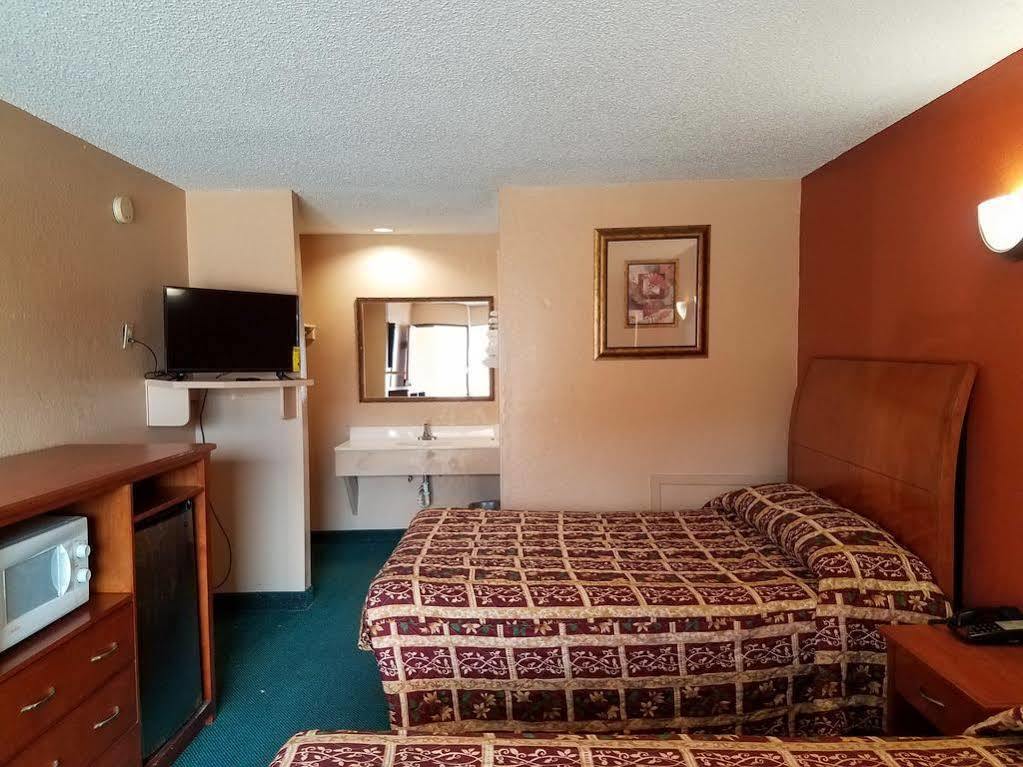 Oyo Hotel Groesbeck Экстерьер фото