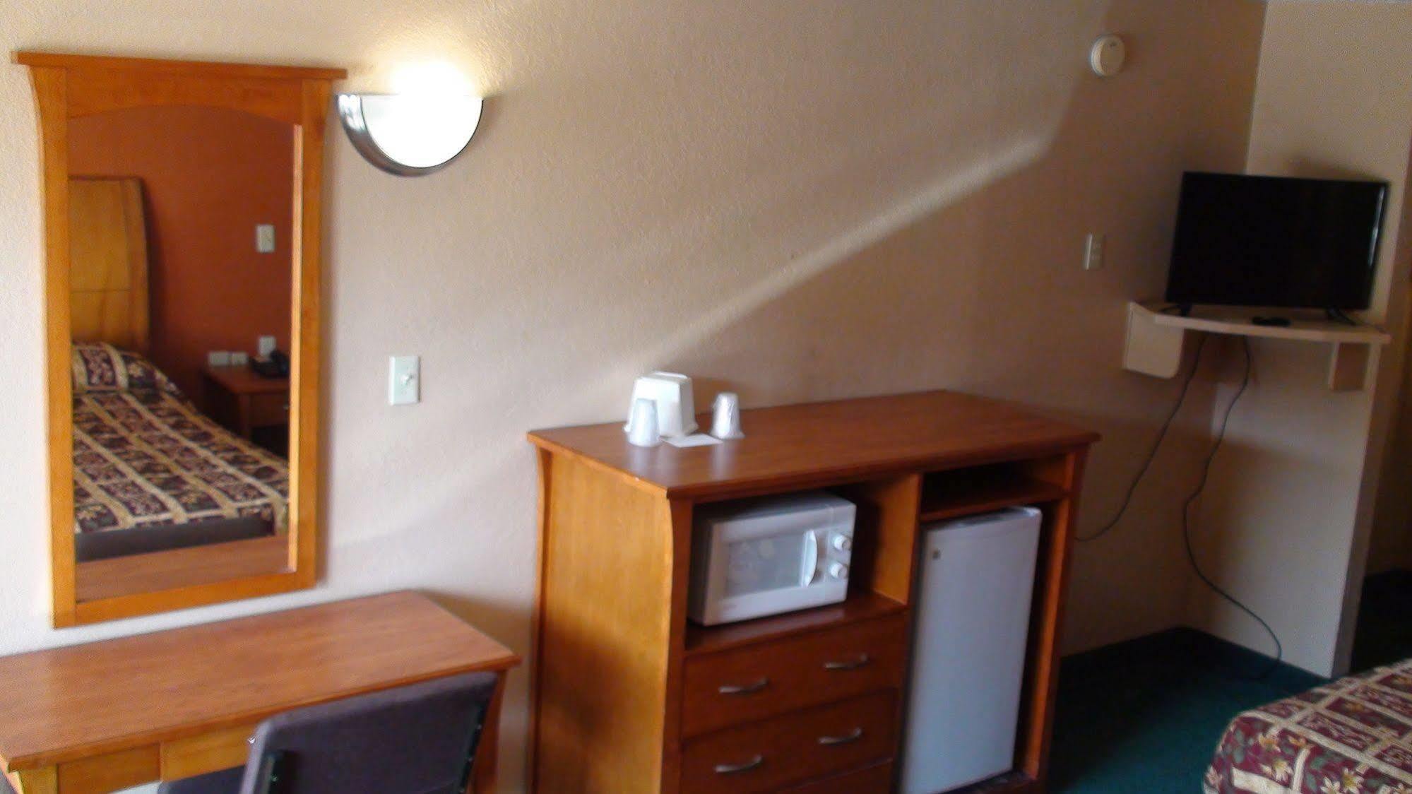 Oyo Hotel Groesbeck Экстерьер фото