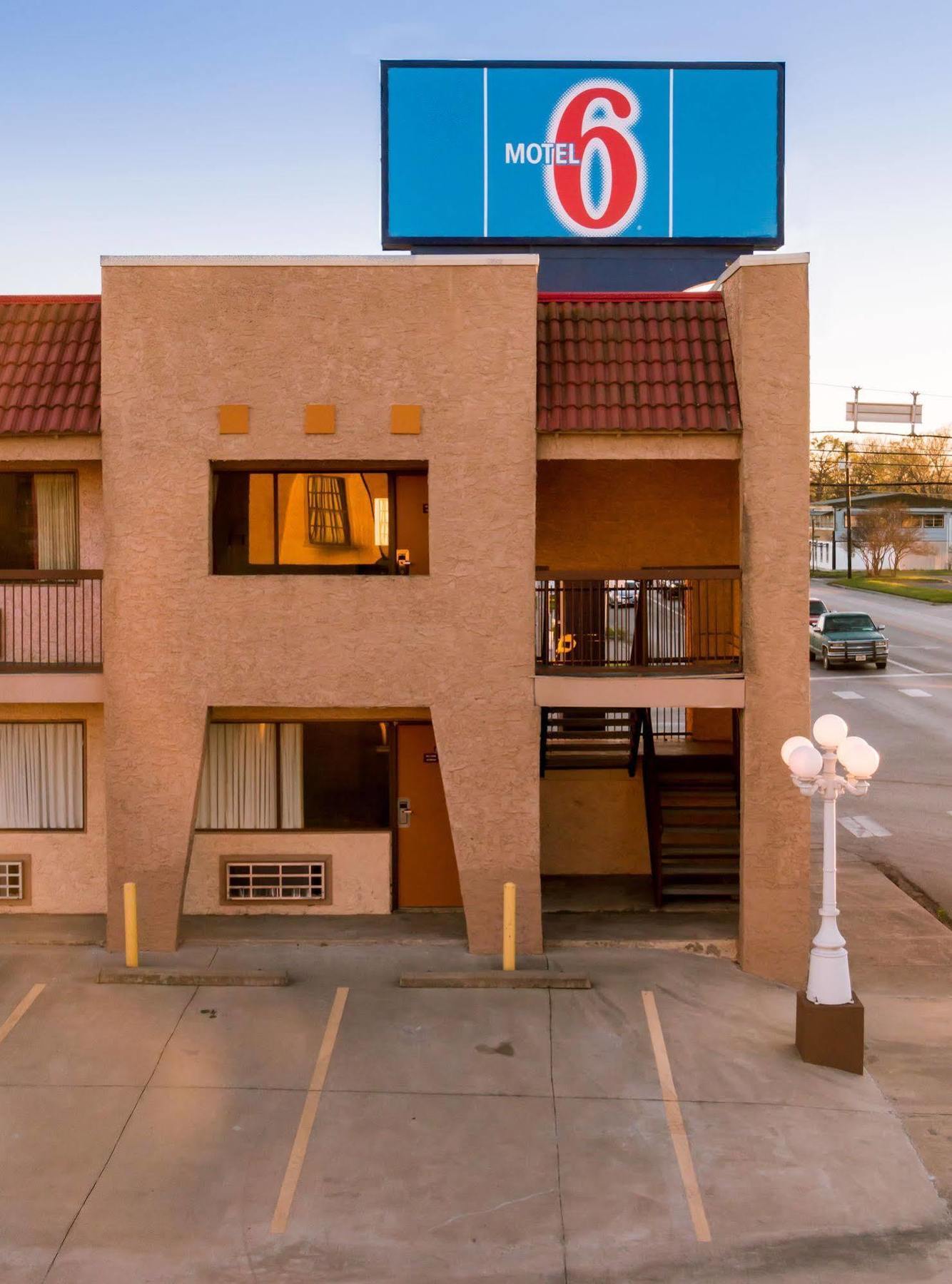 Oyo Hotel Groesbeck Экстерьер фото
